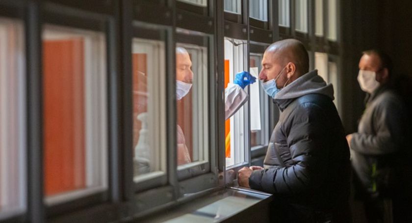 Brytyjska wersja koronawirusa w Polsce, w Toruniu znowu dużo zakażeń