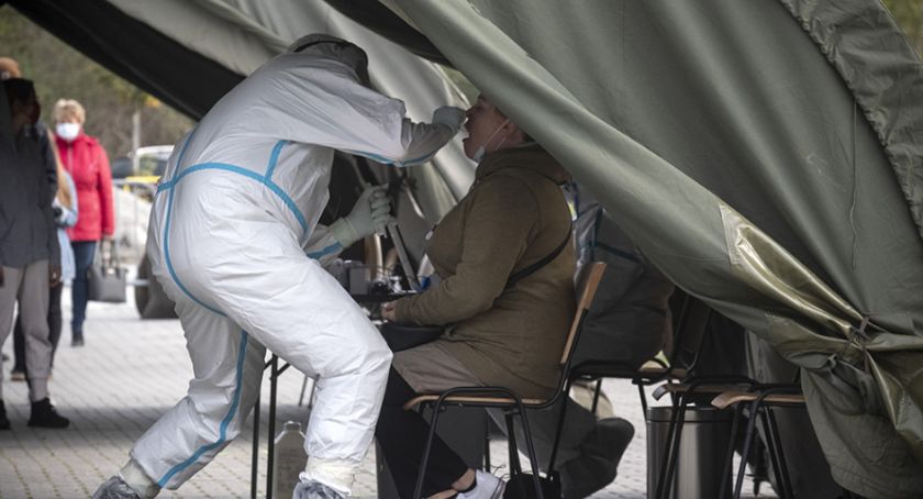 Koronawirus. Mniej testów i mniej zakażeń w Toruniu