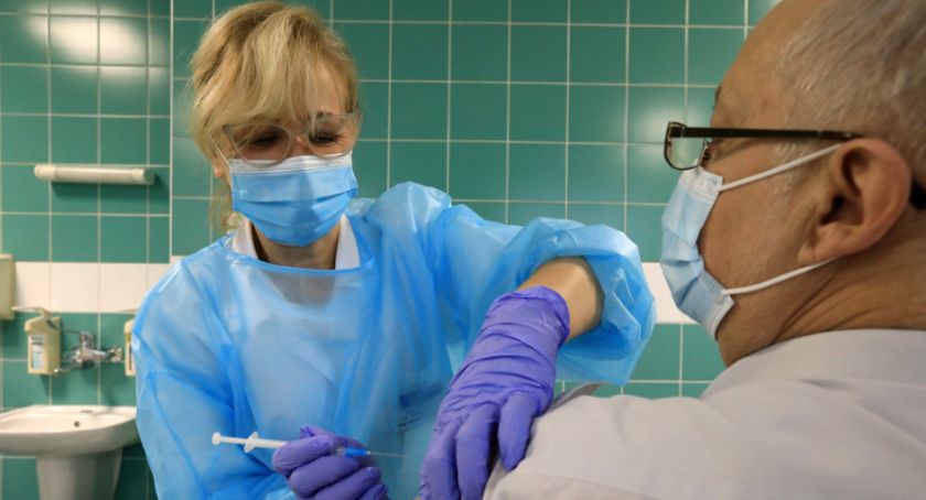 Koronawirus. Rośnie liczba zakażonych w Toruniu, absolutny rekord zaszczepionych