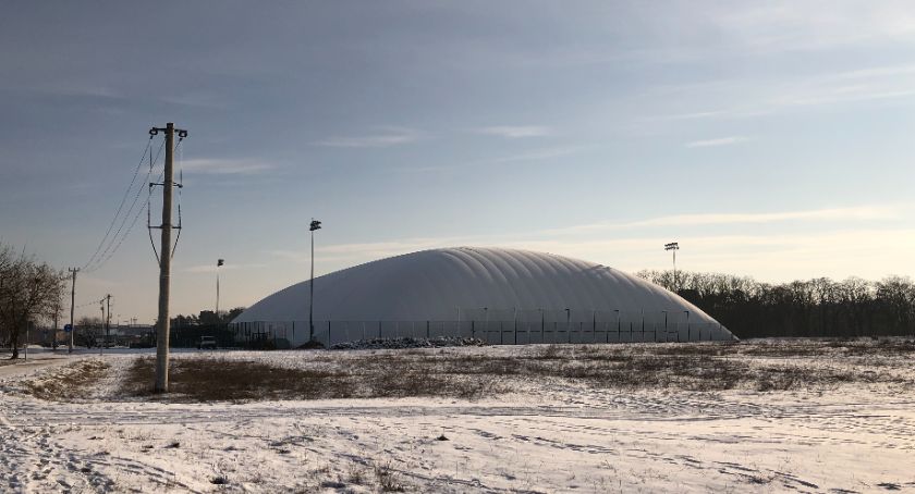 W Toruniu powstało oryginalne boisko pod balonem [FOTO]