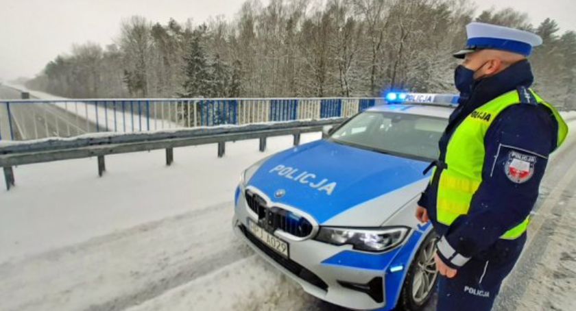 41-latek rzucił się z pięściami na toruńskiego policjanta