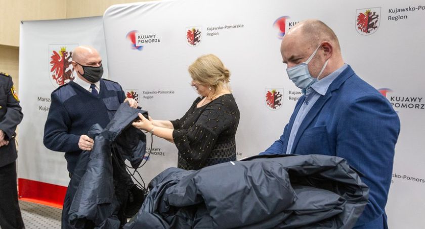 Dwieście kurtko-śpiworów trafi do potrzebujących