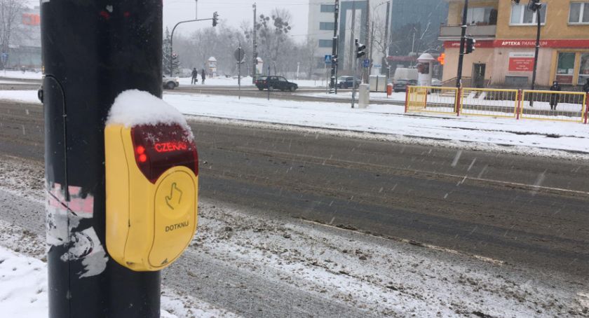 Kolejny atak zimy w Toruniu. Opady śniegu szybko nie ustąpią