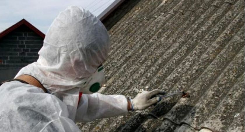Pomoc w usuwaniu i transporcie niebezpiecznego materiału z dachów