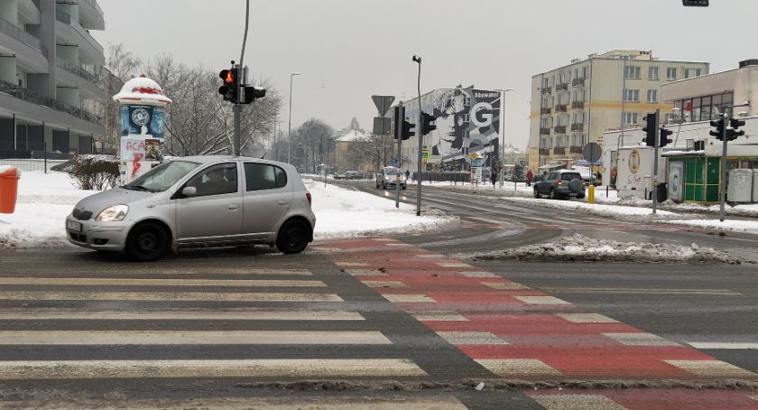 Ekstremalne warunki na drogach. Apel prezydenta Torunia do mieszkańców