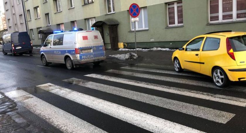 Wypadek w Toruniu. Rowerzysta trafił do szpitala [FOTO]
