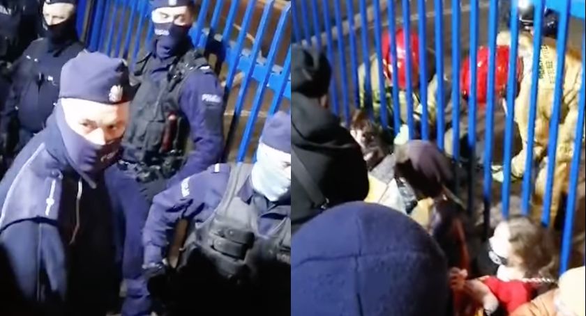 Aktywiści przypięli się łańcuchami do bramy Radia Maryja w Toruniu