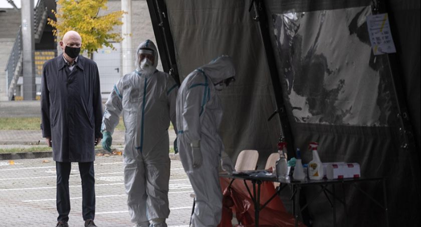 Do Torunia dotarła już trzecia fala epidemii?