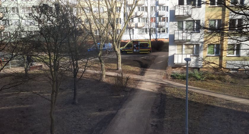 Tragedia w Toruniu. Mężczyzna wypadł z okna