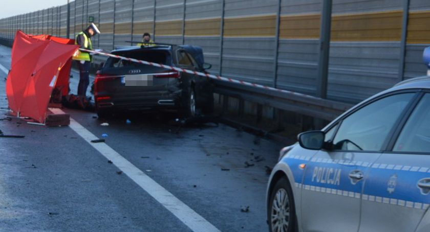 Kierowca Audi wjechał w tył ciężarówki. Zginął na miejscu