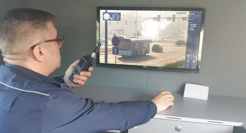 Policjanci złapali mieszkańców Torunia dzięki ukrytej kamerze. Posypały się mandaty