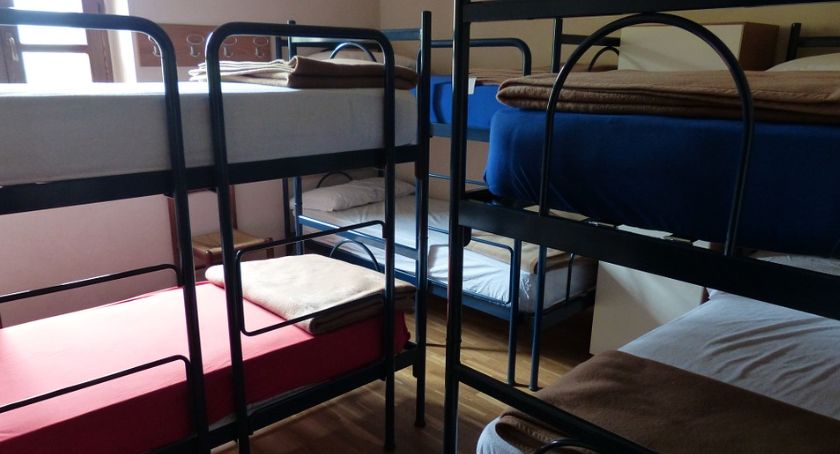 Bracia napadli na… braci z Hiszpanii w hostelu w Toruniu