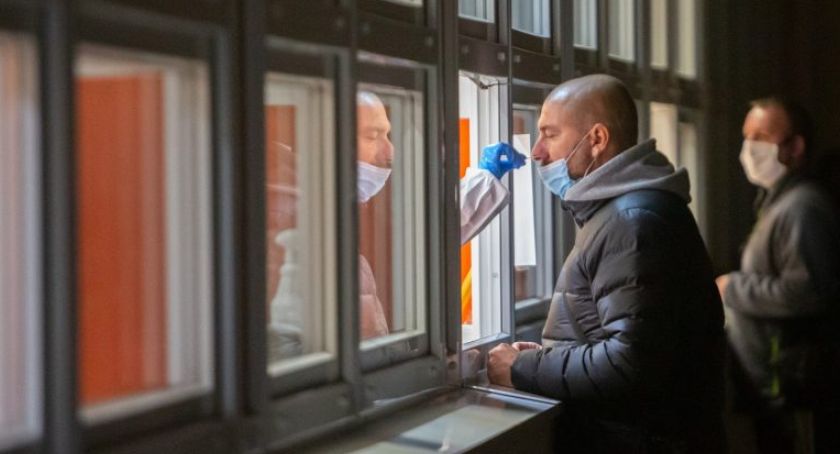 Koronawirus. Mimo poniedziałku ogromny przyrost zakażeń