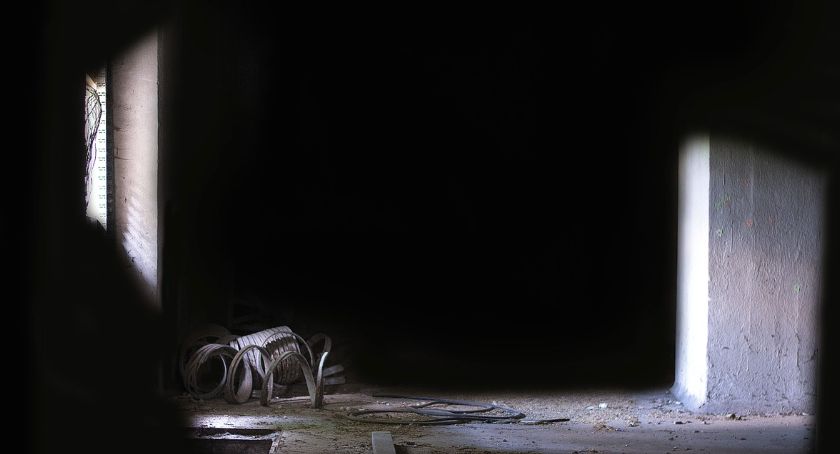 Ciemną nocą ukrył się przed strażnikami miejskimi. Zdradziły go… czekoladki