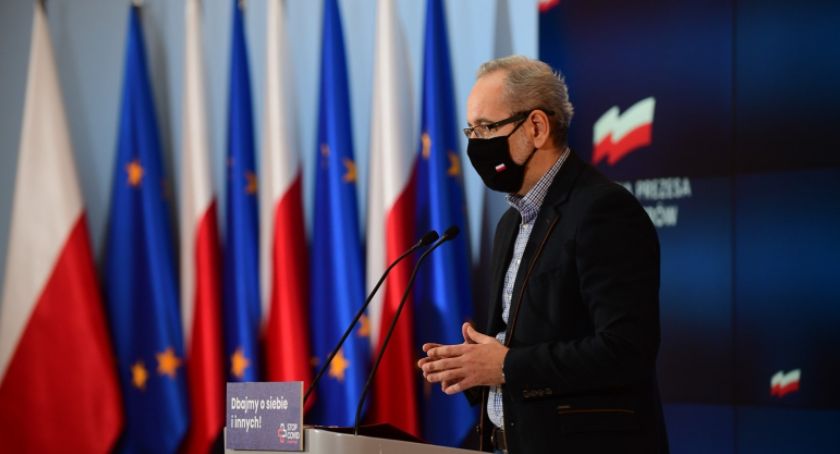 Koronawirus. Rząd przedłuża obowiązujące obostrzenia, ale są wyjątki