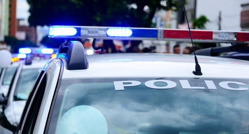 Obława na poszukiwanego. Policjanci otoczyli budynek na Bydgoskim Przedmieściu