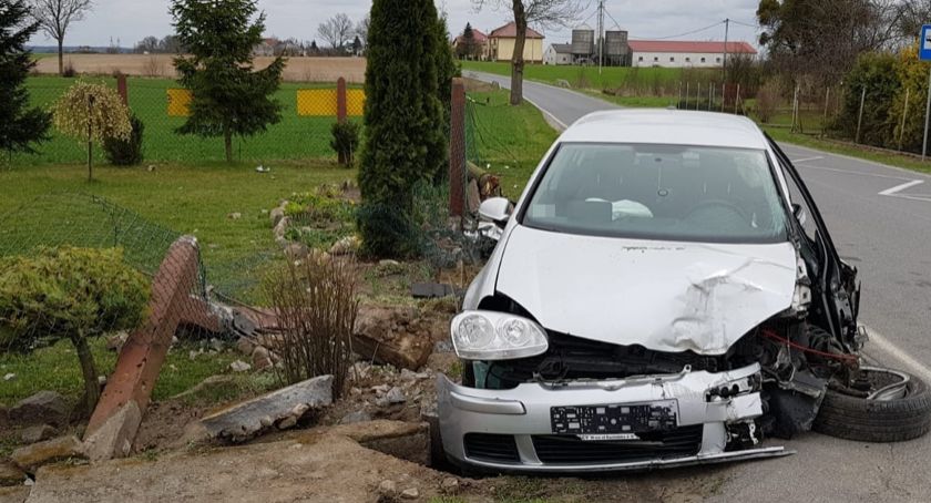 20-latek uderzył w słup telegraficzny. Był pod wpływem narkotyków