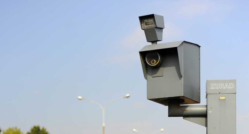 Kierowcy zwalniają przed fotoradarem, którego nie ma...