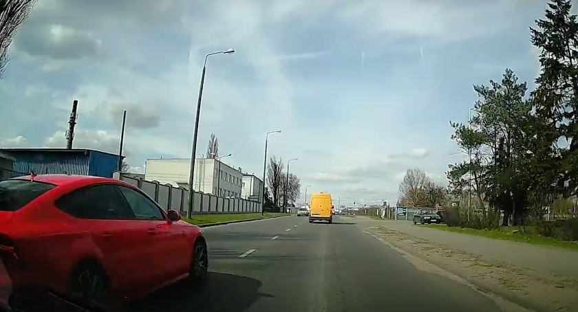 Skandaliczny manewr wyprzedzania przy Chrobrego [WIDEO]