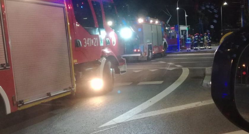 Śmiertelny wypadek w centrum miasta. Młody motocyklista wjechał pod tramwaj