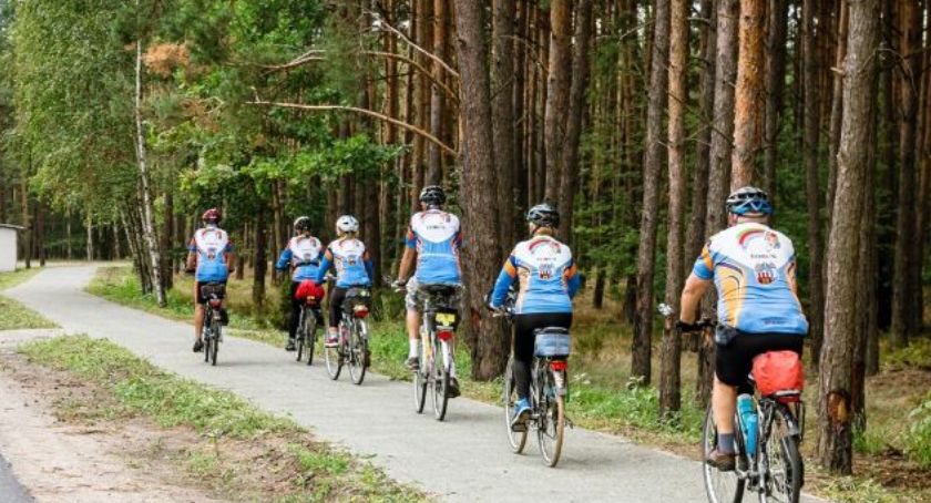 Rośnie powiatowa sieć dróg rowerowych. Pod Toruniem powstają kolejne trasy