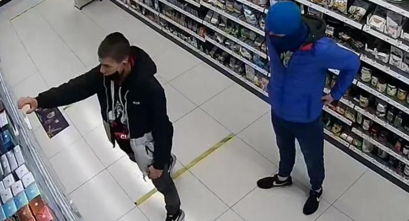 Rozbój w centrum handlowym. Policja szuka sprawców [FOTO]