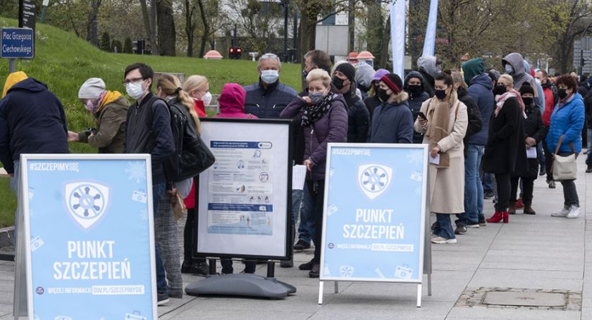 Koronawirus. Rząd wprowadził pierwszy przywilej dla zaszczepionych