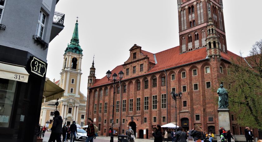 Toruń z perspektywy Warszawy to wcale nie upolitycznione spółki i kulturalne „zadupie”