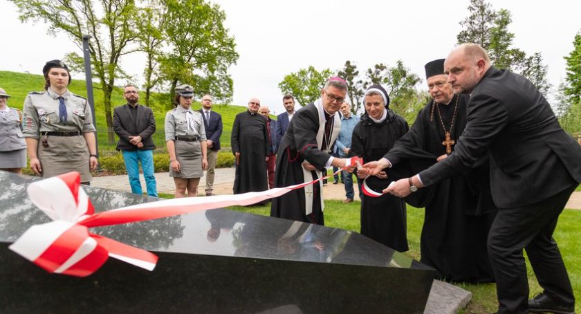 W Toruniu odsłonięto pomnik ku czci pomordowanych duchownych i sióstr zakonnych
