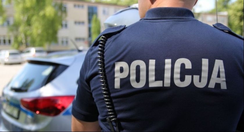 Napad na bukmachera w Toruniu. 49-latek groził kobiecie kosą