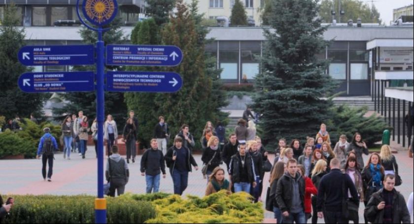 Władze UMK podjęły decyzję ws. powrotu studentów na uczelnię