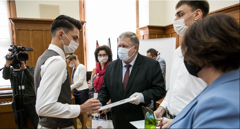 Oto najwięksi „prymusi” z Torunia. Otrzymali nawet 500 zł miesięcznie