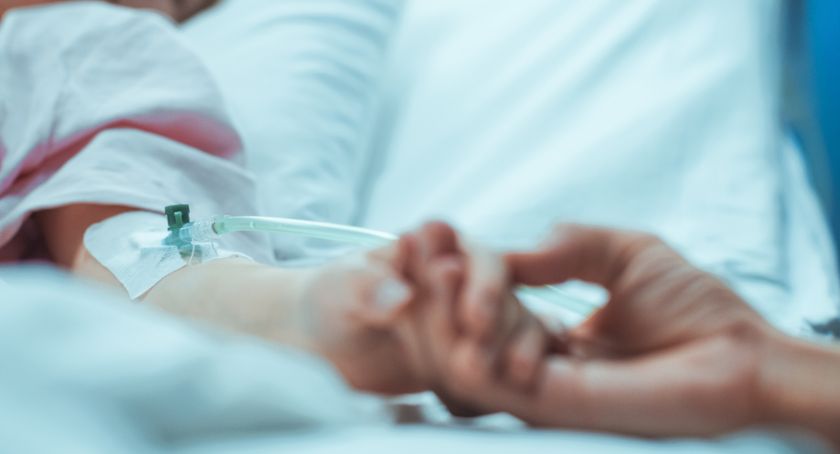 Lekarze walczą o życie skatowanej przez rodziców 3-letniej Zuzi