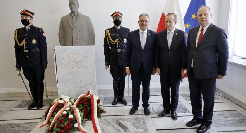 Senat uczcił prezydenta Raczkiewicza