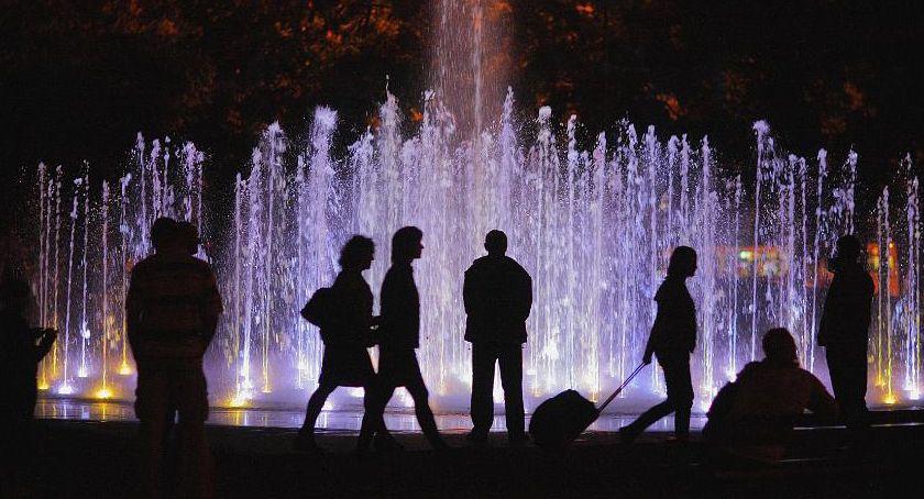 Nocny rozbój przy fontannie Cosmopolis