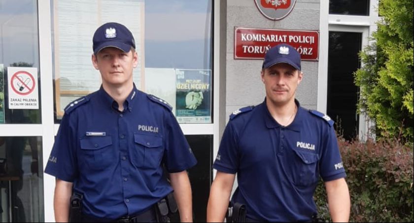 Oto policjanci z Torunia, którzy uratowali życie 85-letniemu seniorowi