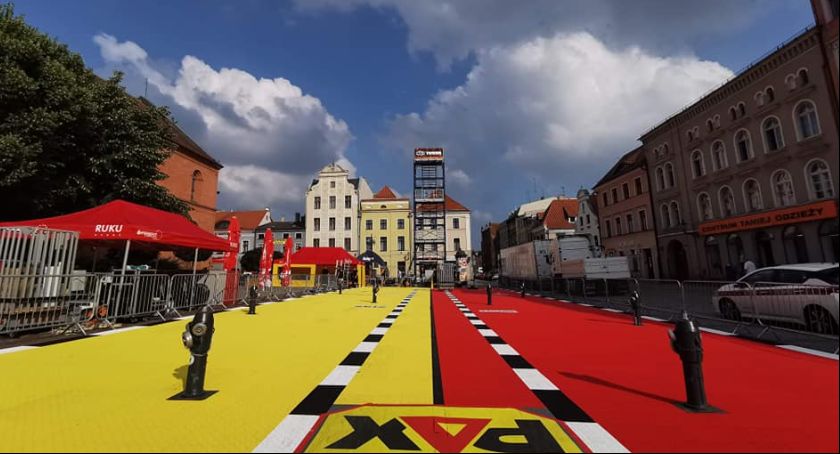 Rynek Nowomiejski odmieniony. W Toruniu startują zawody dla prawdziwych bohaterów