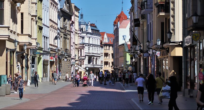 Kobieta zgubiła swoje 4-letnie dziecko na toruńskiej starówce