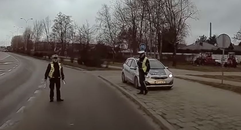 Dlaczego warto mieć kamerkę w aucie? Wideo z Torunia wiele wyjaśnia