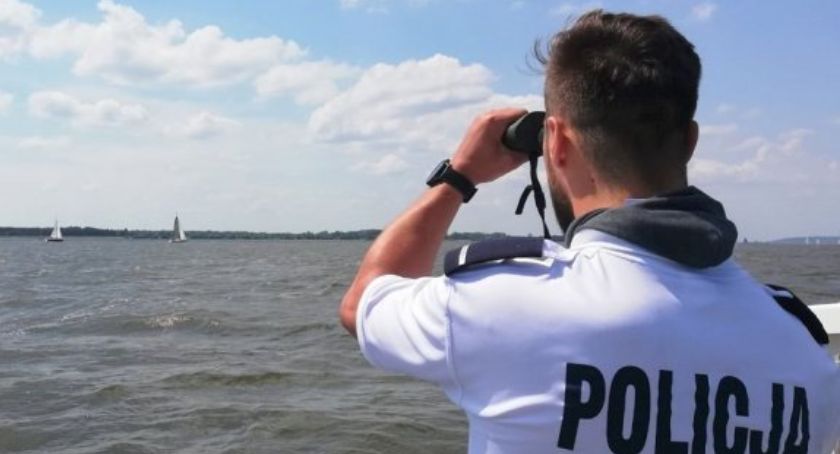 Wodniacy odnaleźli mężczyznę na środku jeziora. Nie było z nim kontaktu od dwóch godzin...