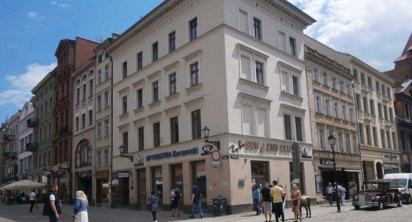 Przetarg rozstrzygnięty. Salon „Optometria Karczewski” zastąpi… sklep spożywczy