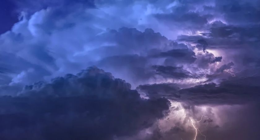 Nadchodzą czarne chmury. Nowe ostrzeżenie IMGW
