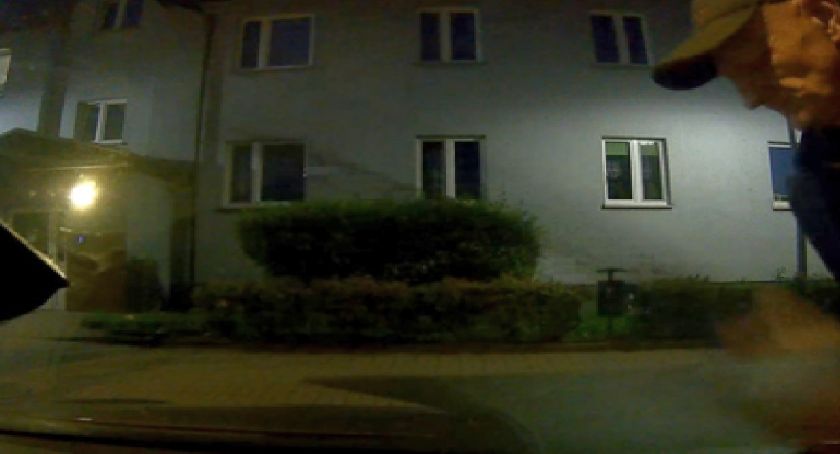 Nocna kradzież na parkingu. Rozpoznajesz złodzieja?