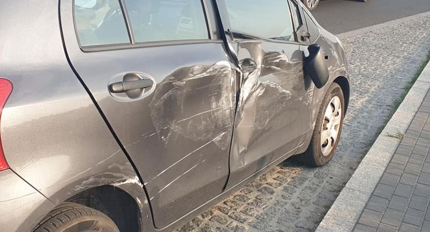 Uszkodził na moście auto i uciekł. Poszukiwany kierowca autokaru