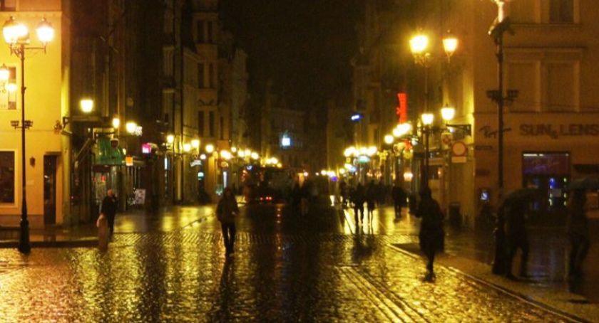 Złodziej przyłapany na gorącym uczynku. Bezczelnie okłamał mundurowych