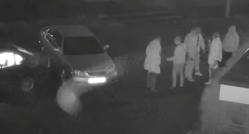 Brutalne pobicie w nocy w Toruniu. Rozpoznajesz sprawców? [WIDEO]