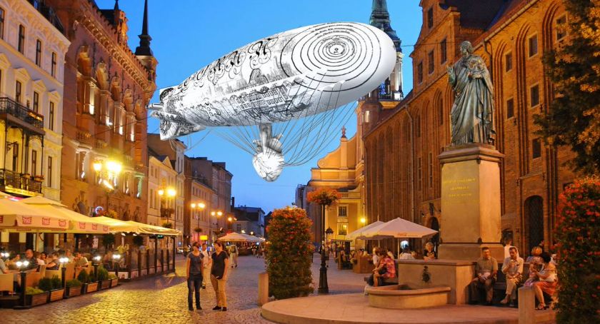 Ogromny sterowiec na Rynku Staromiejskim