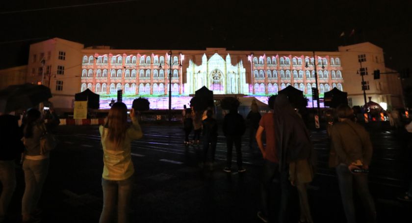 Bella Skyway. Plac Rapackiego, ulice i pasy odcięte od ruchu aut oraz pieszych