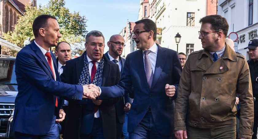 Premier z wizytą w regionie. Wójt podtoruńskiej gminy zaapelował ws. zakorkowanej drogi