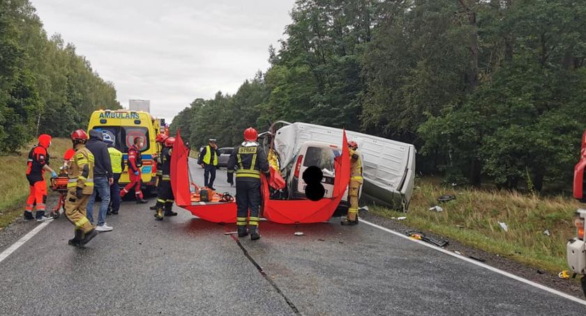 Śmiertelny wypadek pod Toruniem. Droga całkowicie zablokowana [FOTO]